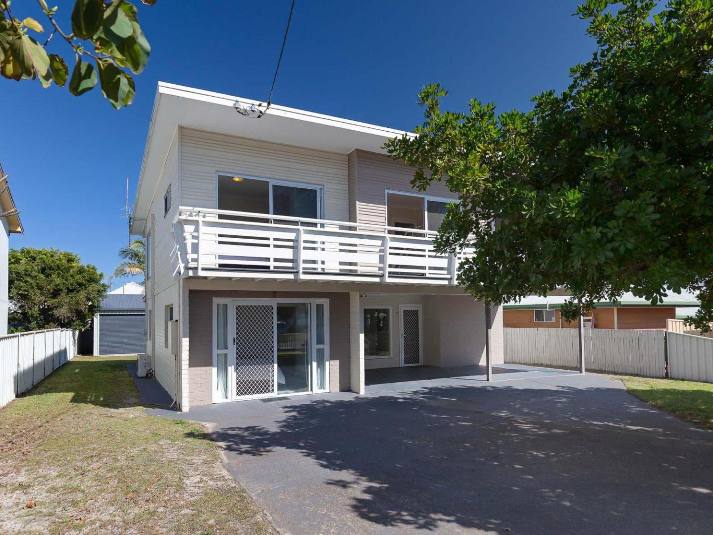 ‘SeaHaven’, 2 Richardson Ave – Large home with Aircon, Smart TV, WIFI, Netflix & Boat Parking